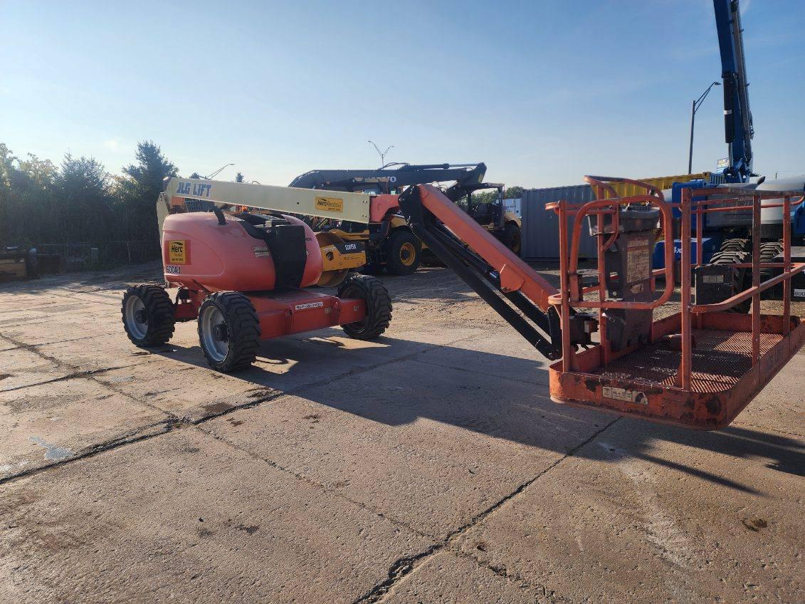 2012 JLG 600AJ