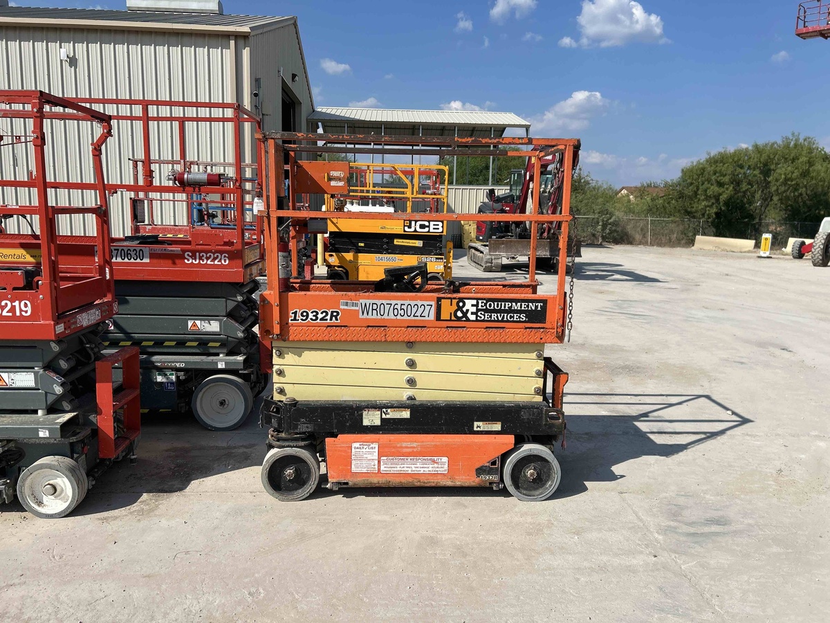 2018 JLG 1932R