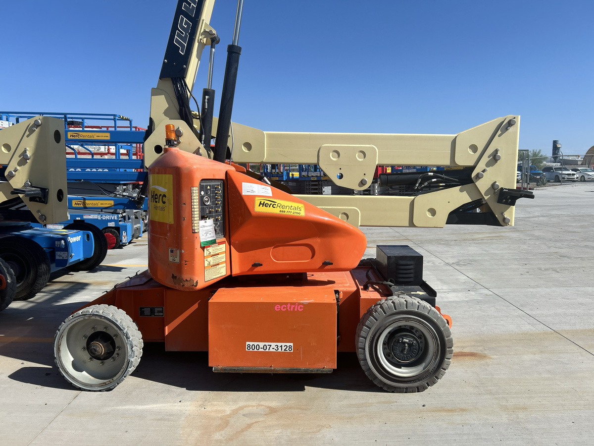 2015 JLG E400AJPN