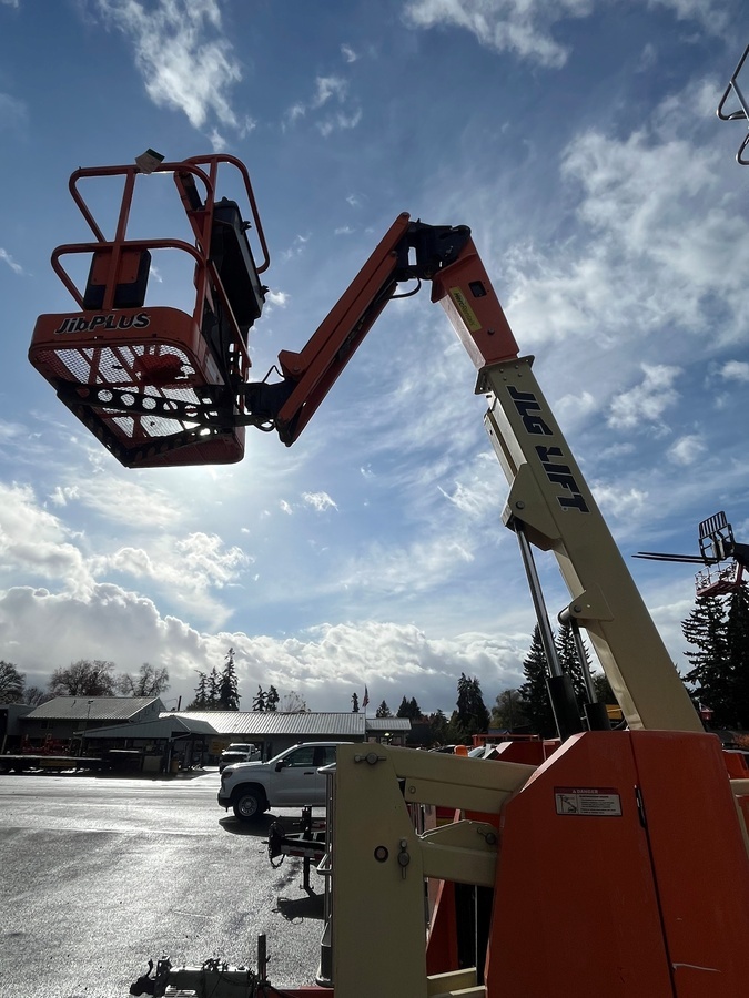 2017 JLG E300AJP-7