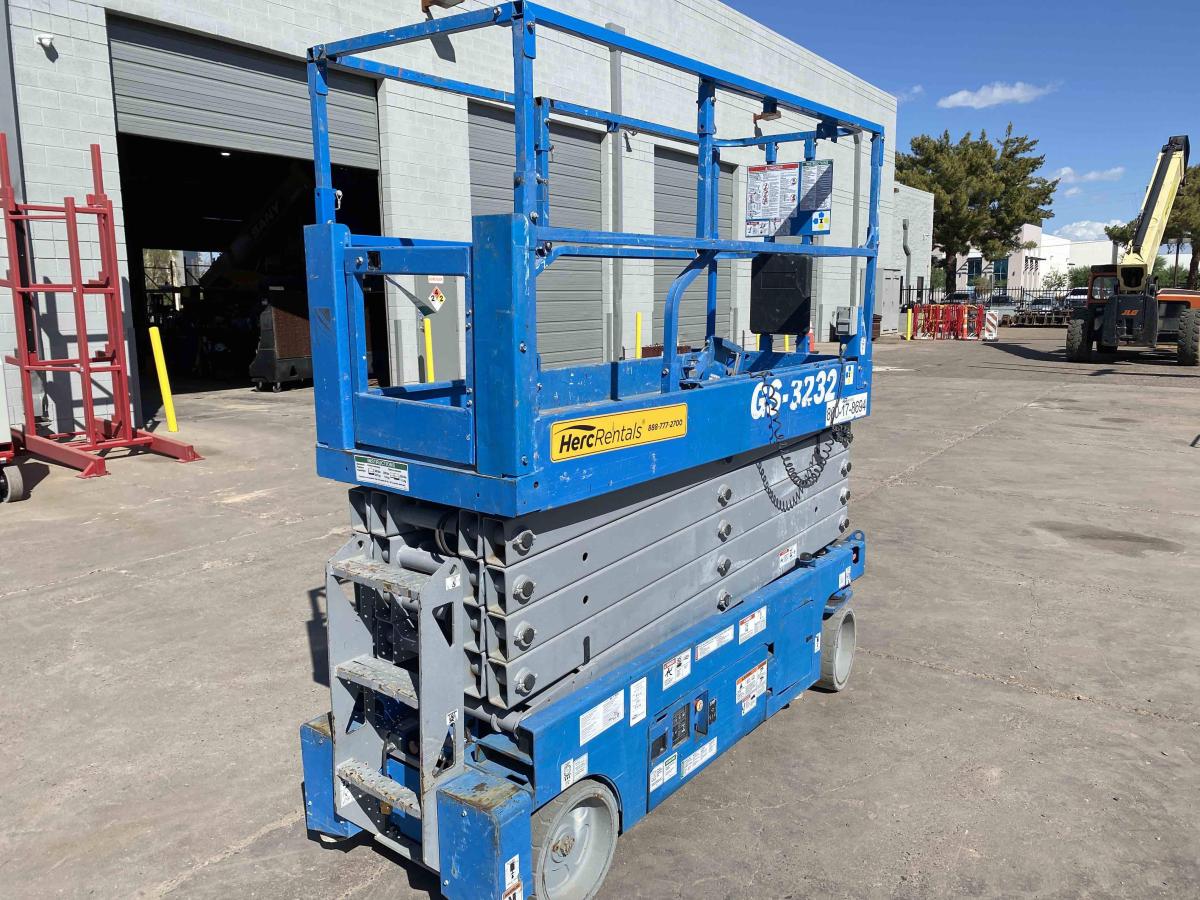 2017 Genie GS-3232