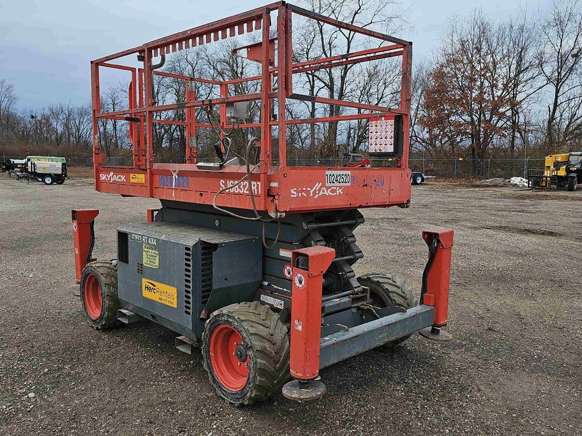 2018 Skyjack SJ-6832RT-2