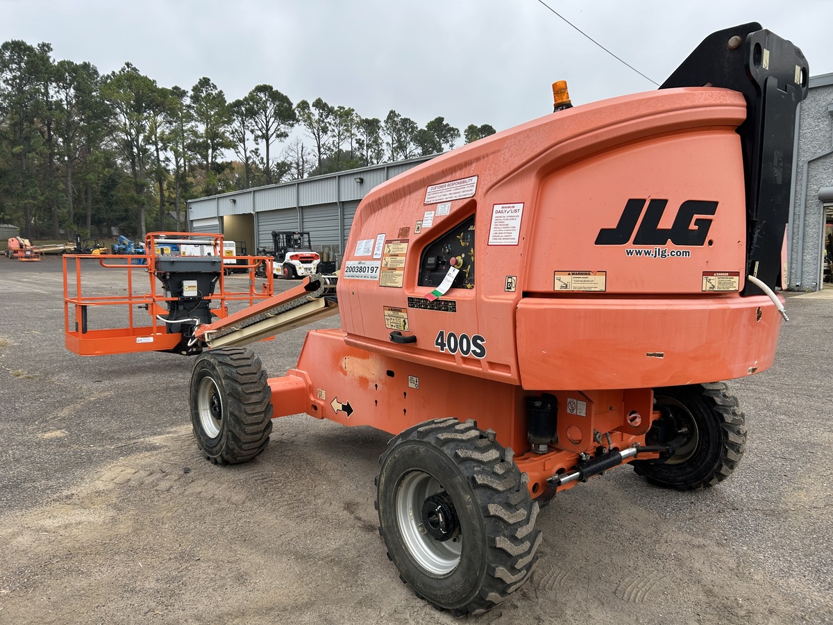 2017 JLG 400S-4