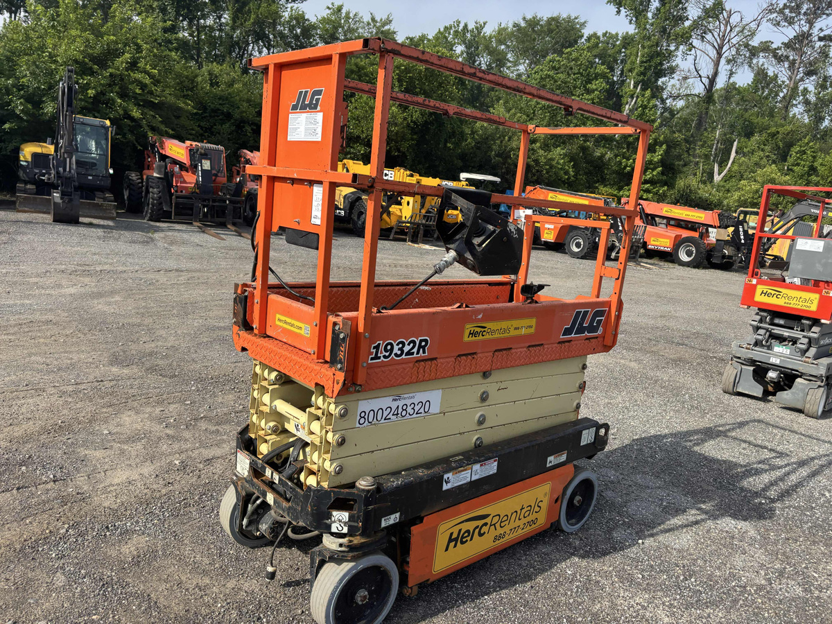 2019 JLG 1932R