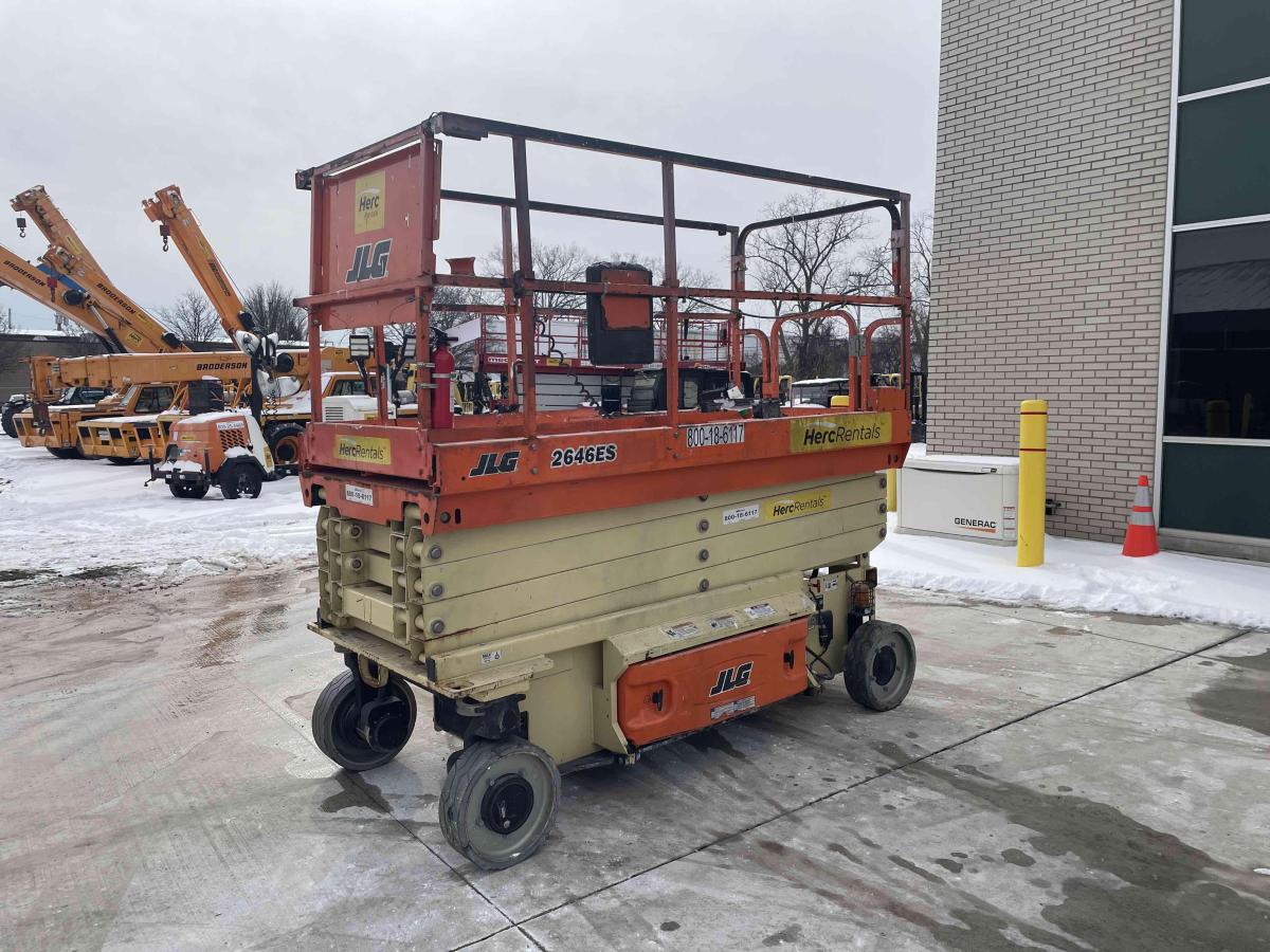 2017 JLG 2646ES
