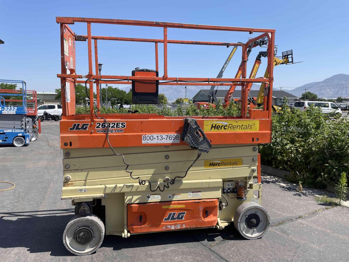 2017 JLG 2632ES