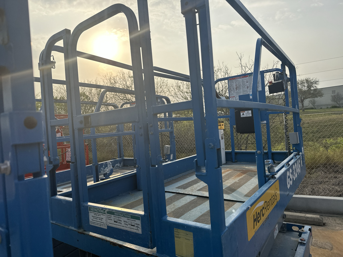 2019 Genie GS-3246-7