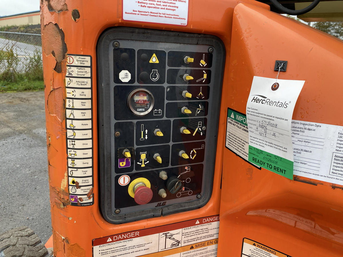 2015 JLG E400AJP-8