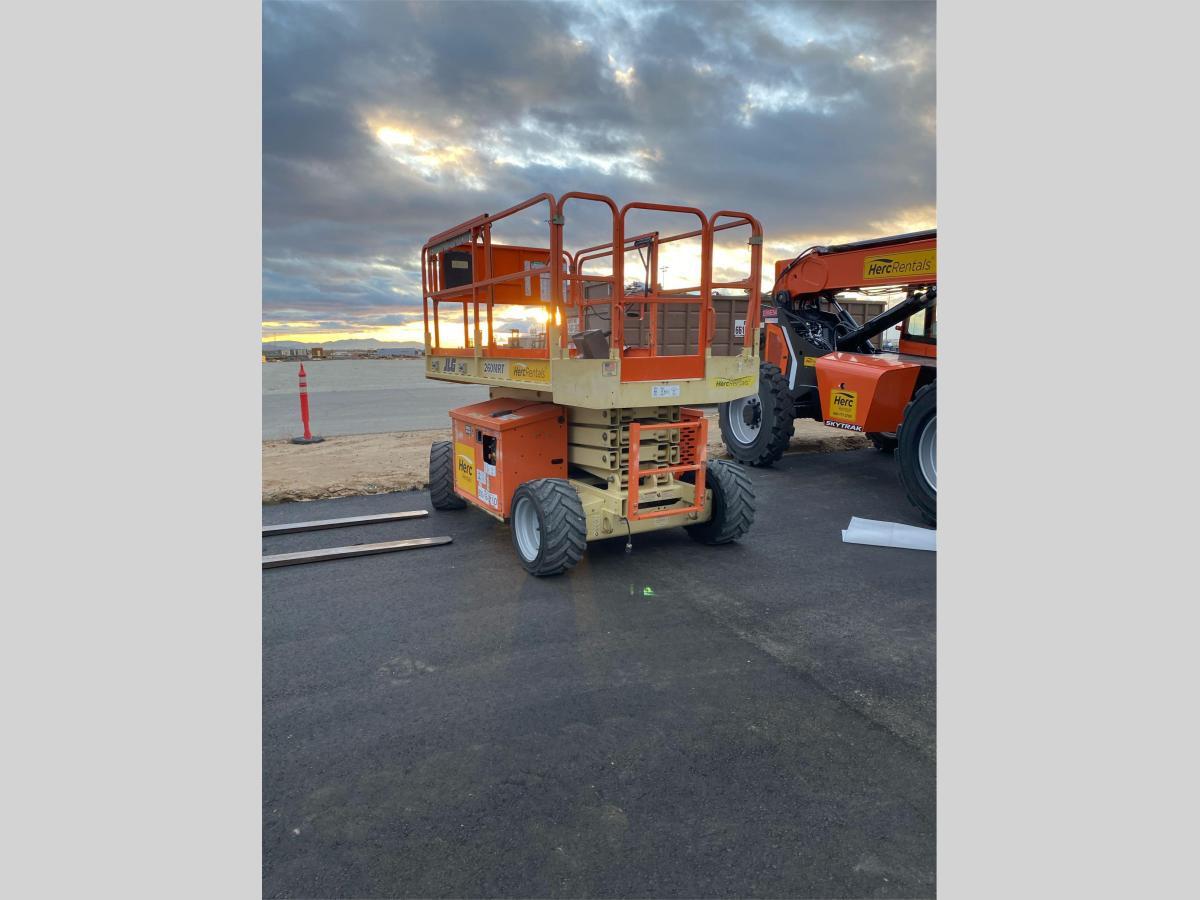 2017 JLG 260MRT