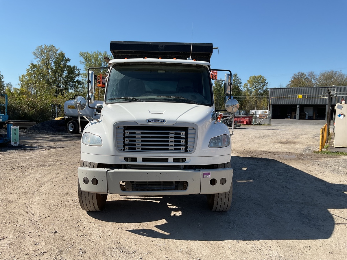 2016 Freightliner M2106-2