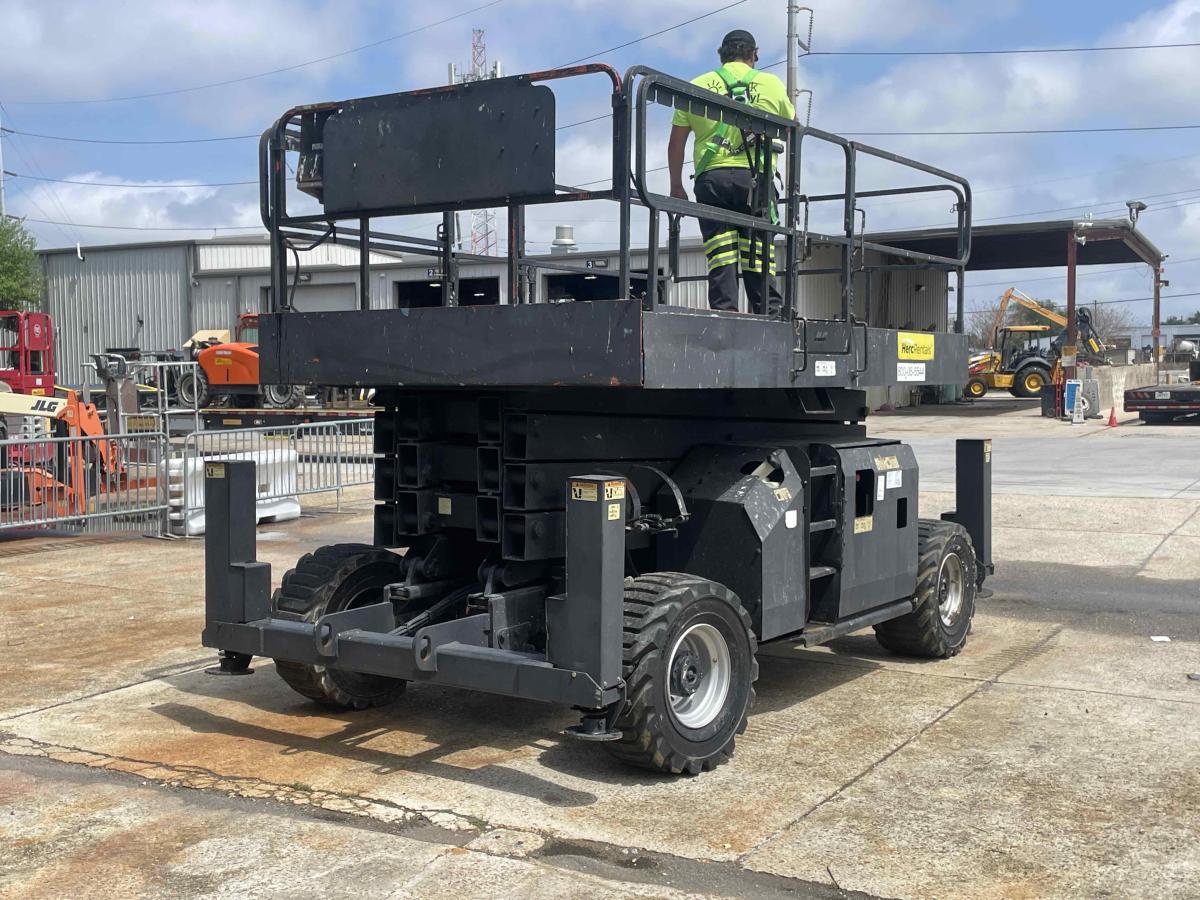 2015 JLG 4394RT