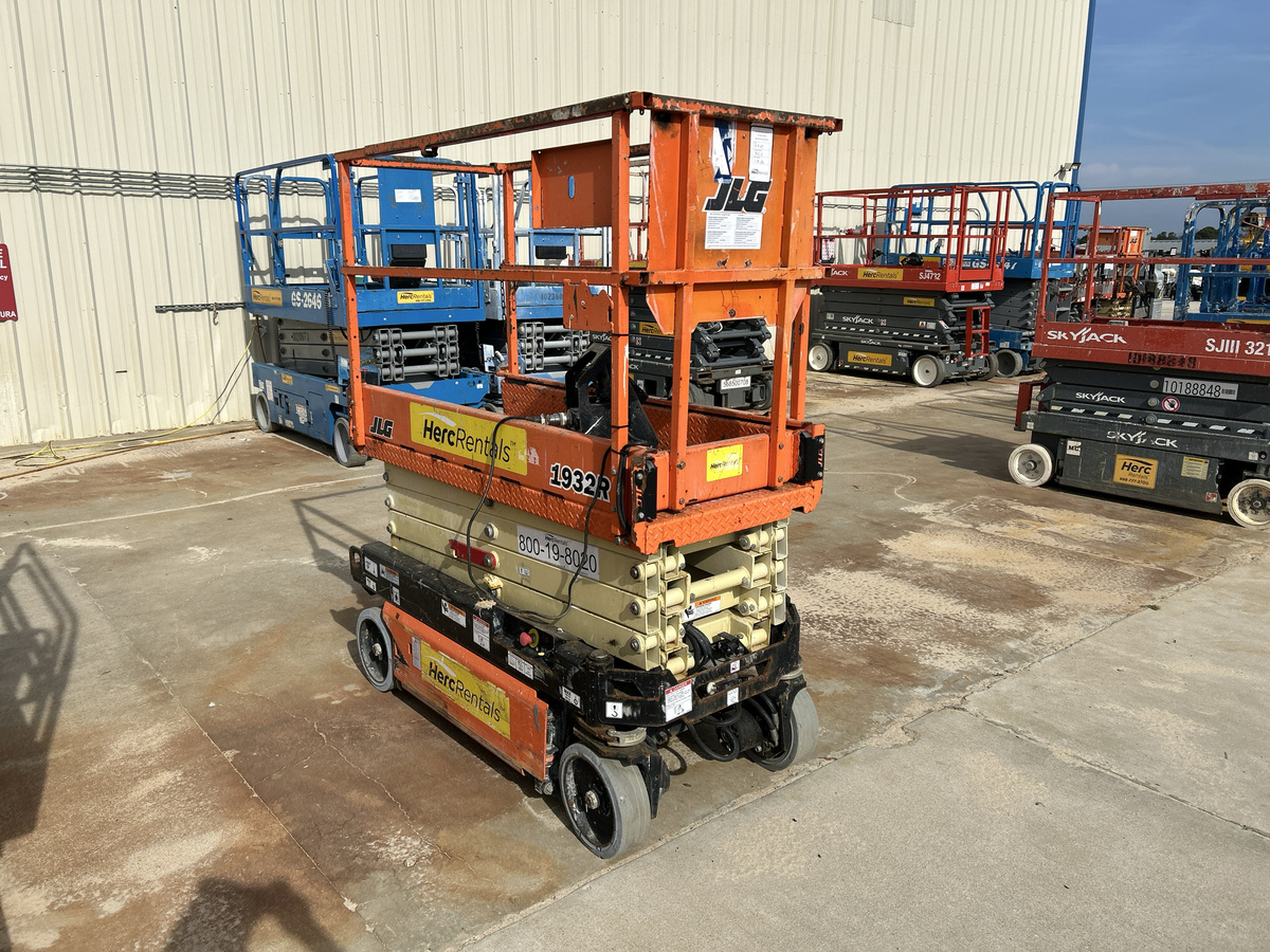 2018 JLG 1932R-4