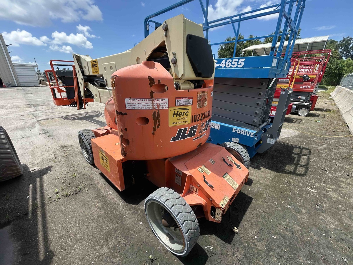 2017 JLG E400AJPN-3