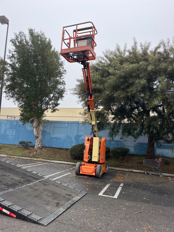 2017 JLG E300AJP-2