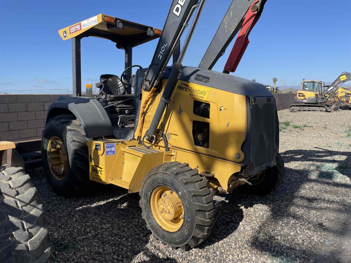2015 John Deere 210L-2