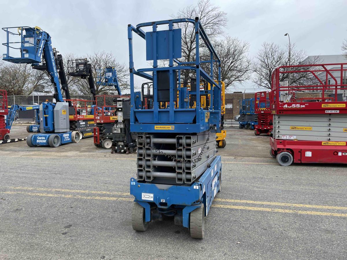 2017 Genie GS-3232