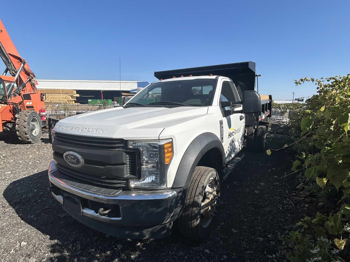 2017 Ford F550-1