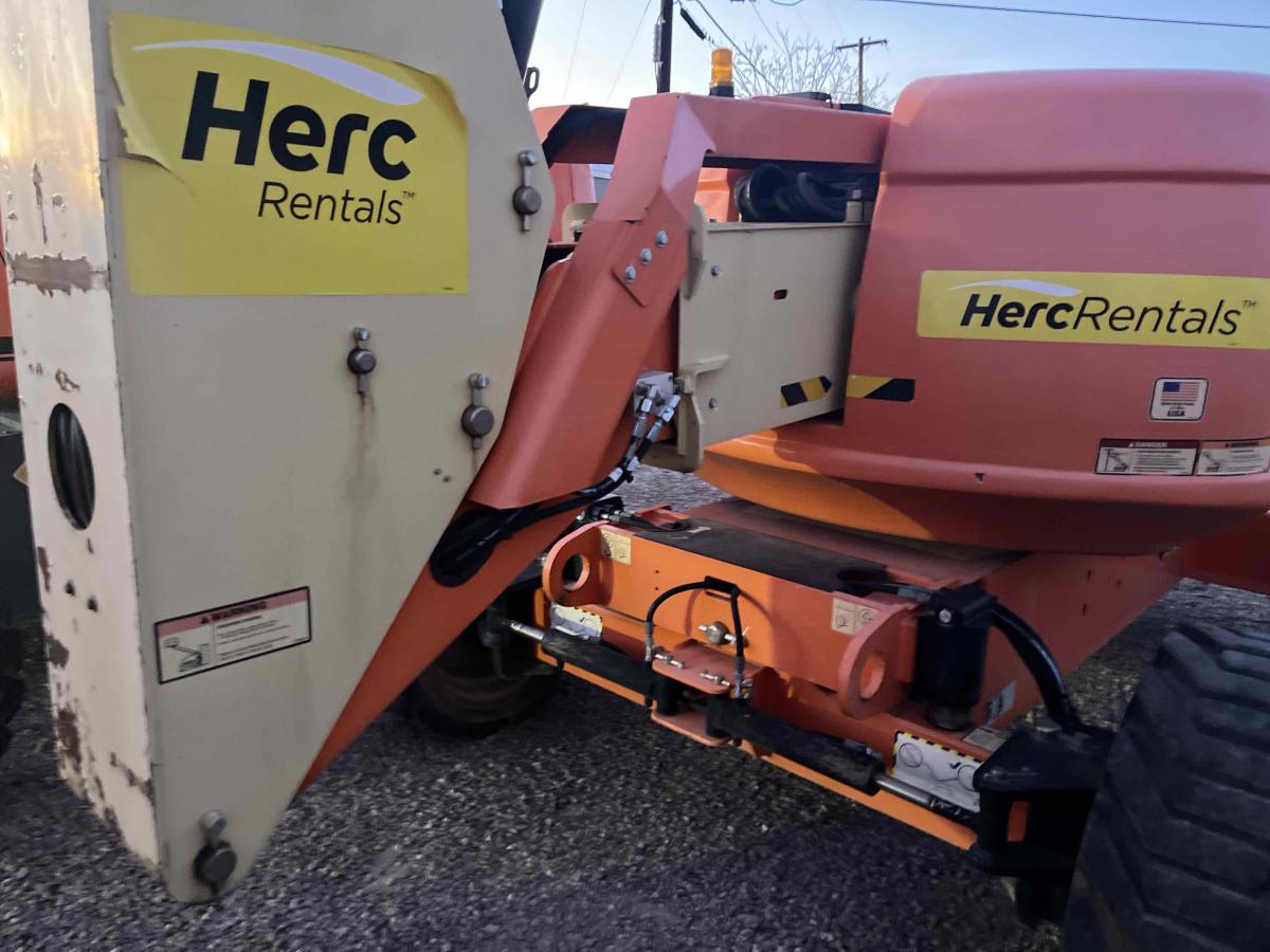2017 JLG 600AJ