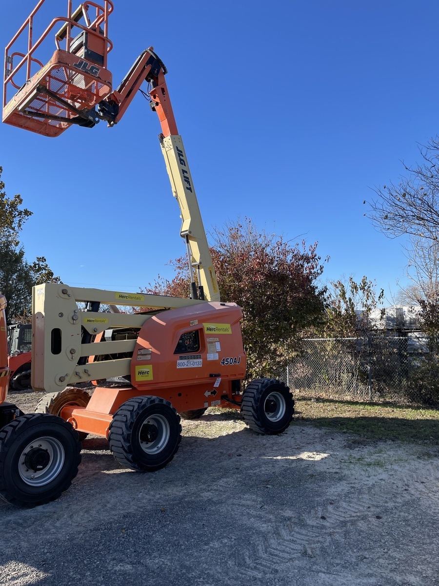 2018 JLG 450AJ