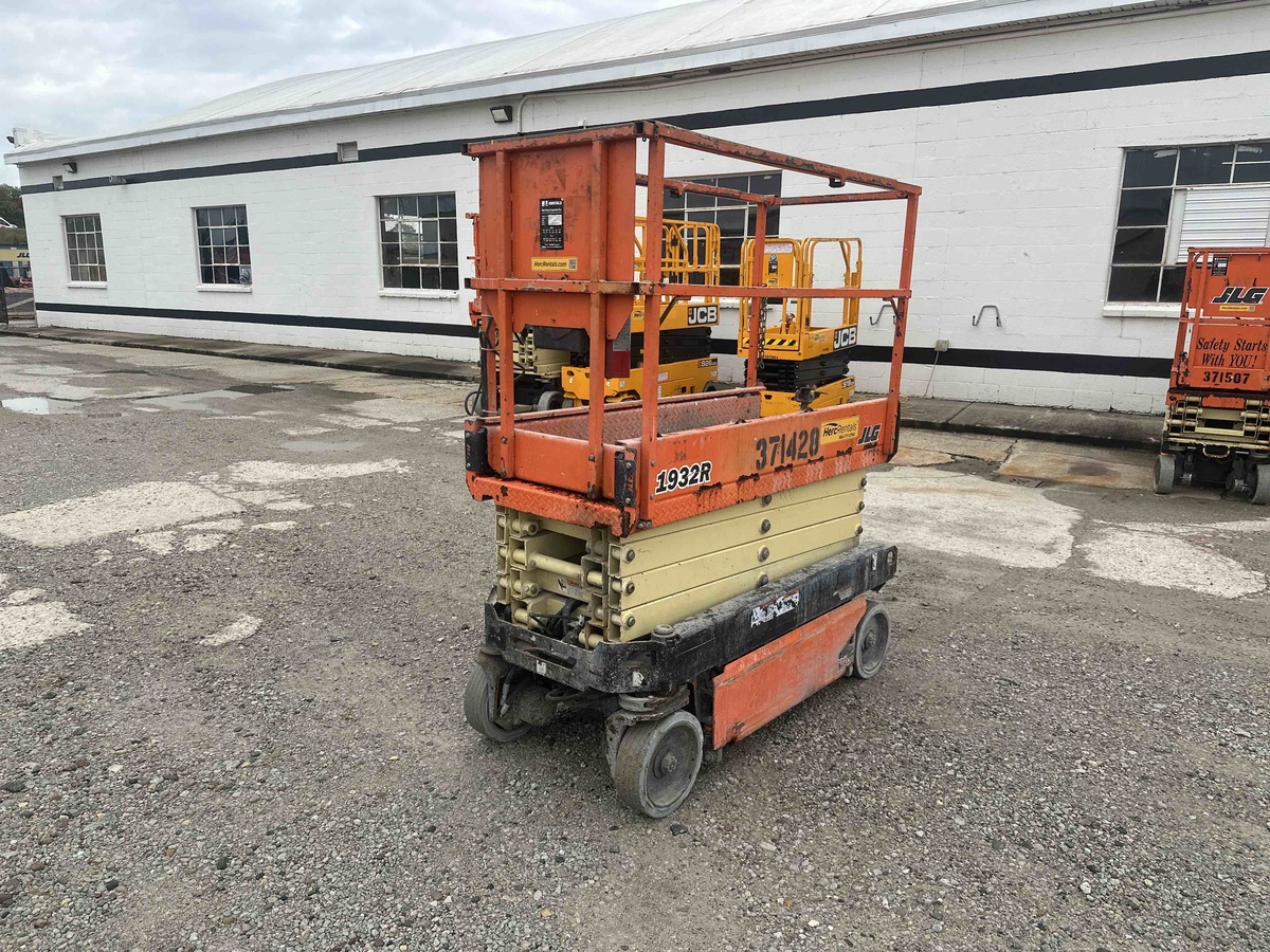 2017 JLG 1932R-7