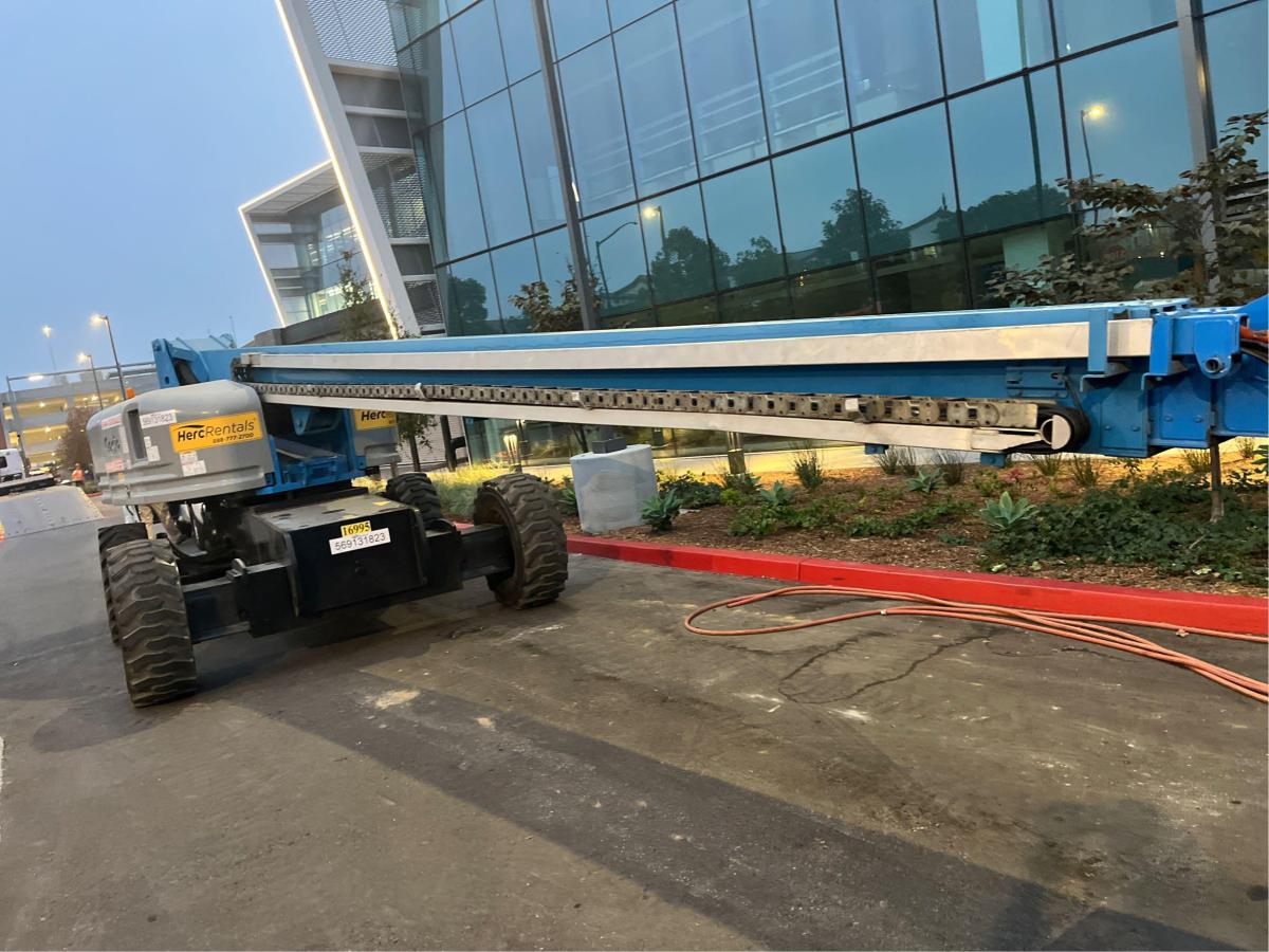 2012 Genie S-85