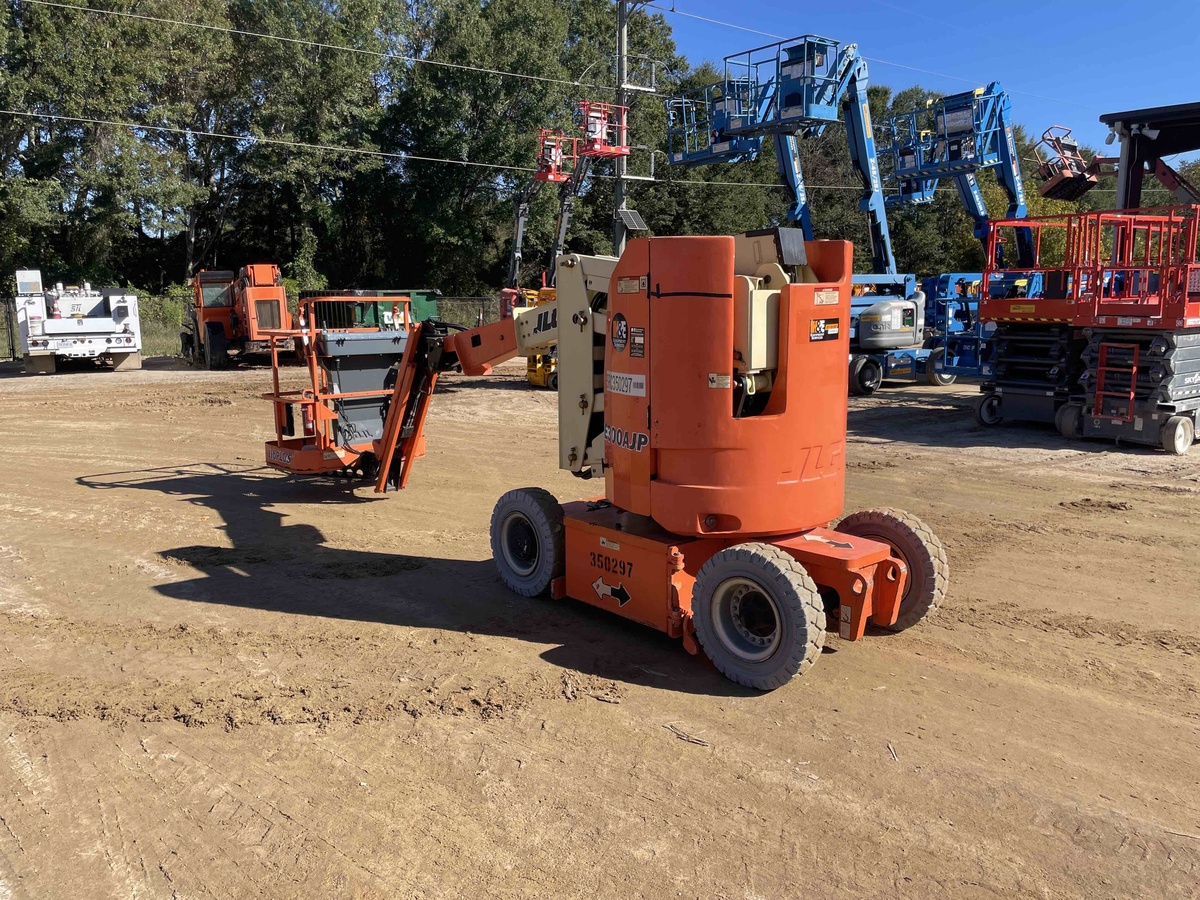 2015 JLG E300AJP-6