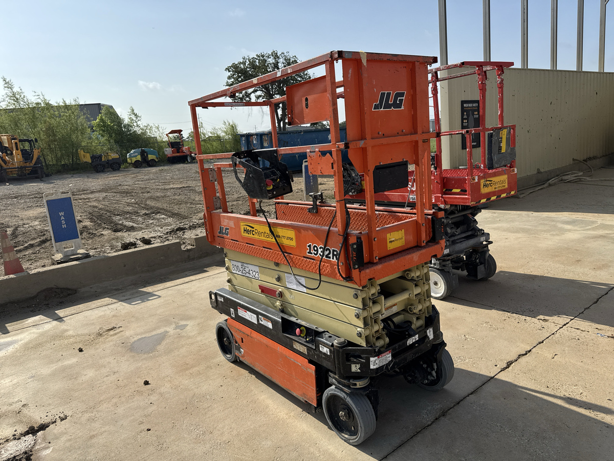 2019 JLG 1932R-12