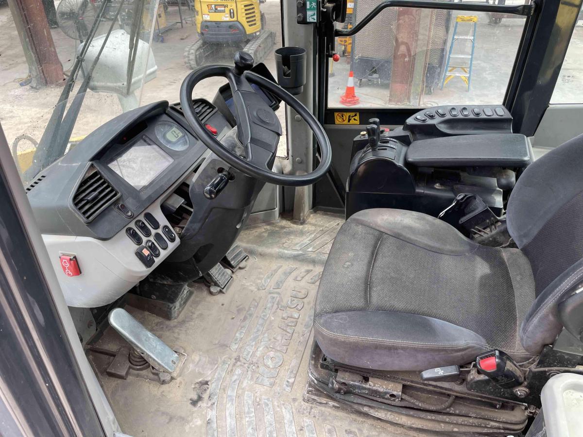 2019 Komatsu WA380-8
