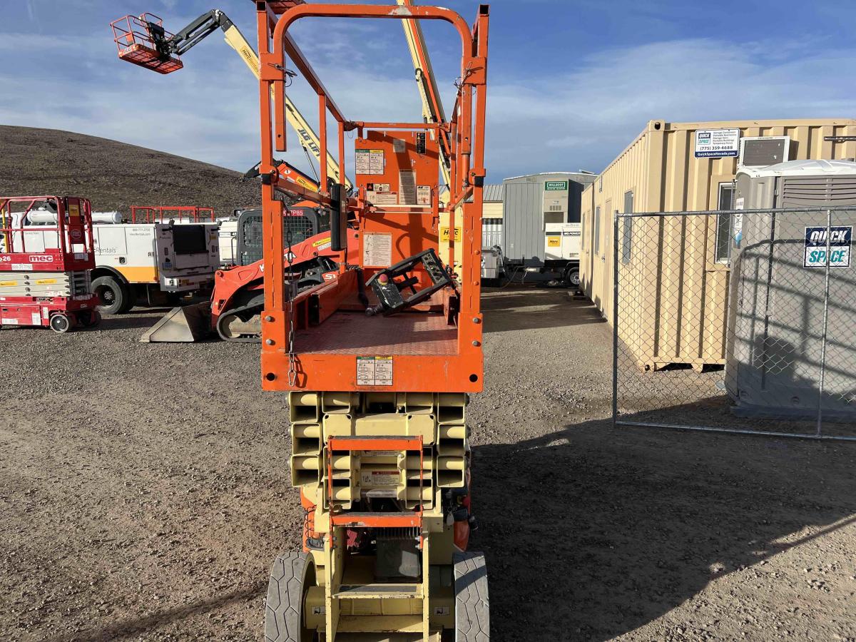 2017 JLG 2632ES