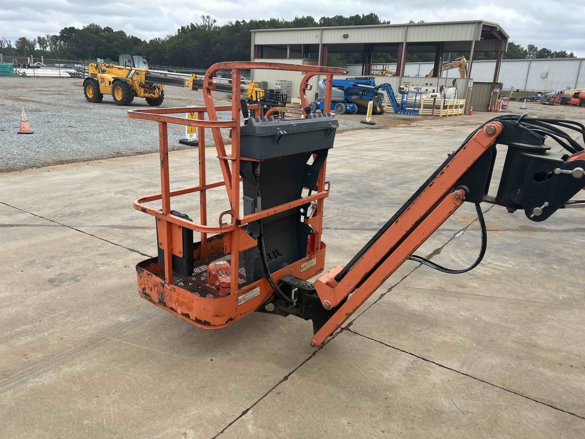 2017 JLG E400AJPN-9