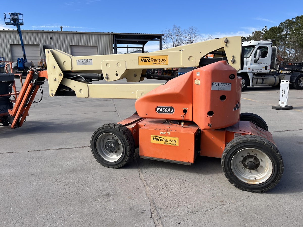 2016 JLG E450AJ-5