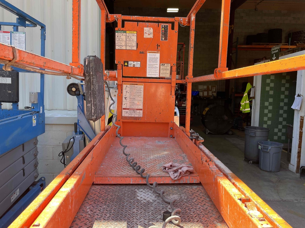2017 JLG 2632ES-5
