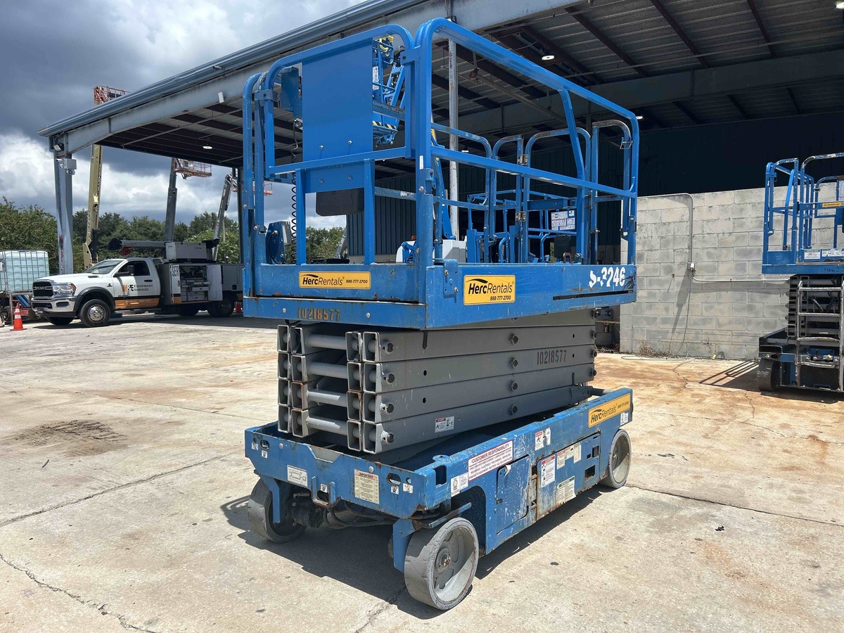 2017 Genie GS-3246