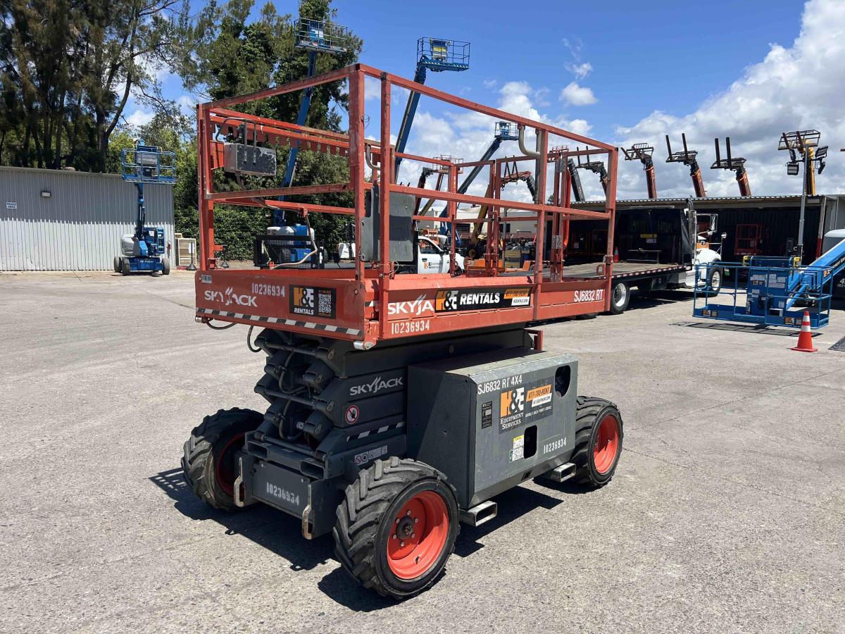 2018 Skyjack SJ-6832RT