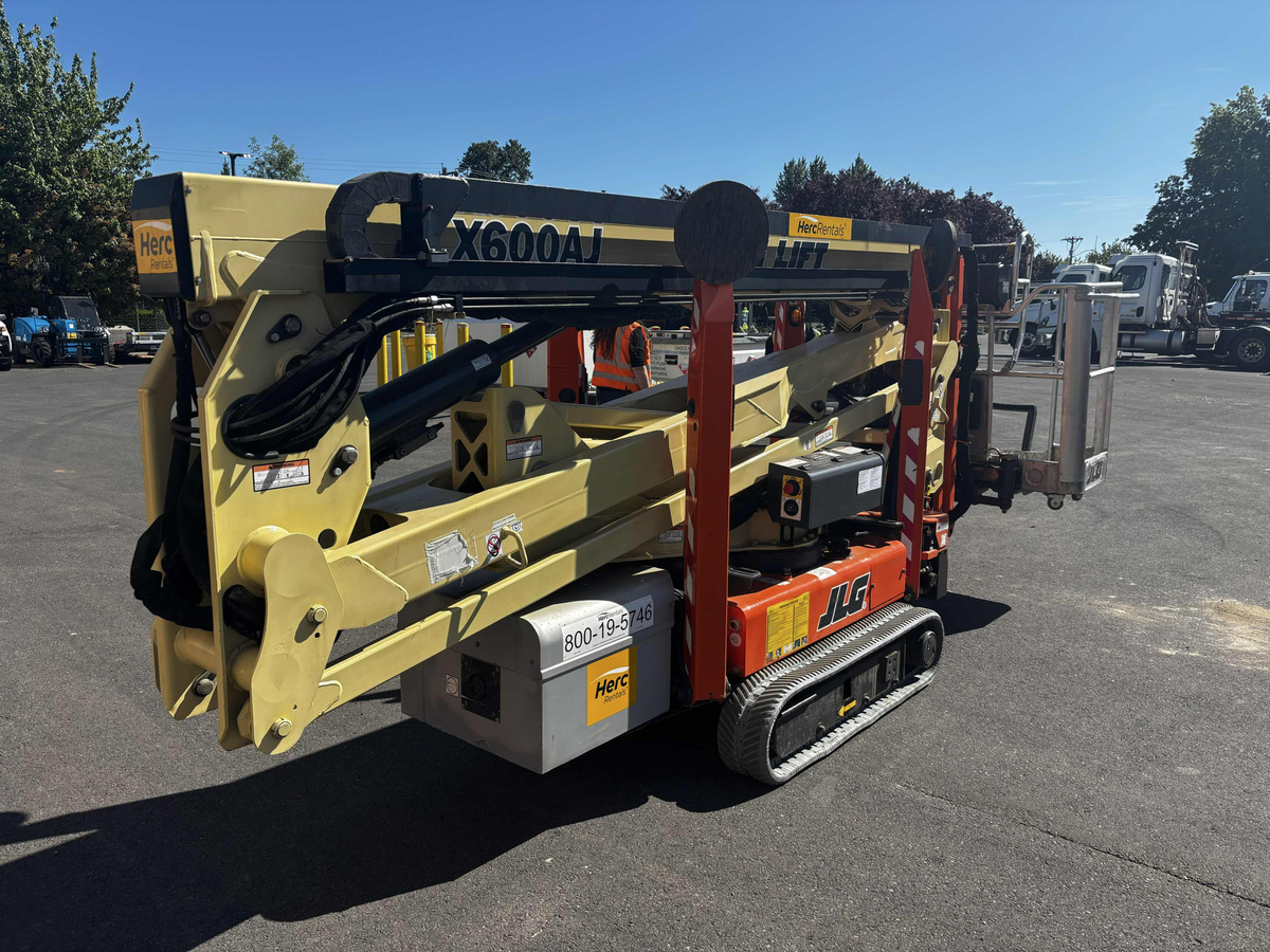 2018 JLG X600AJ