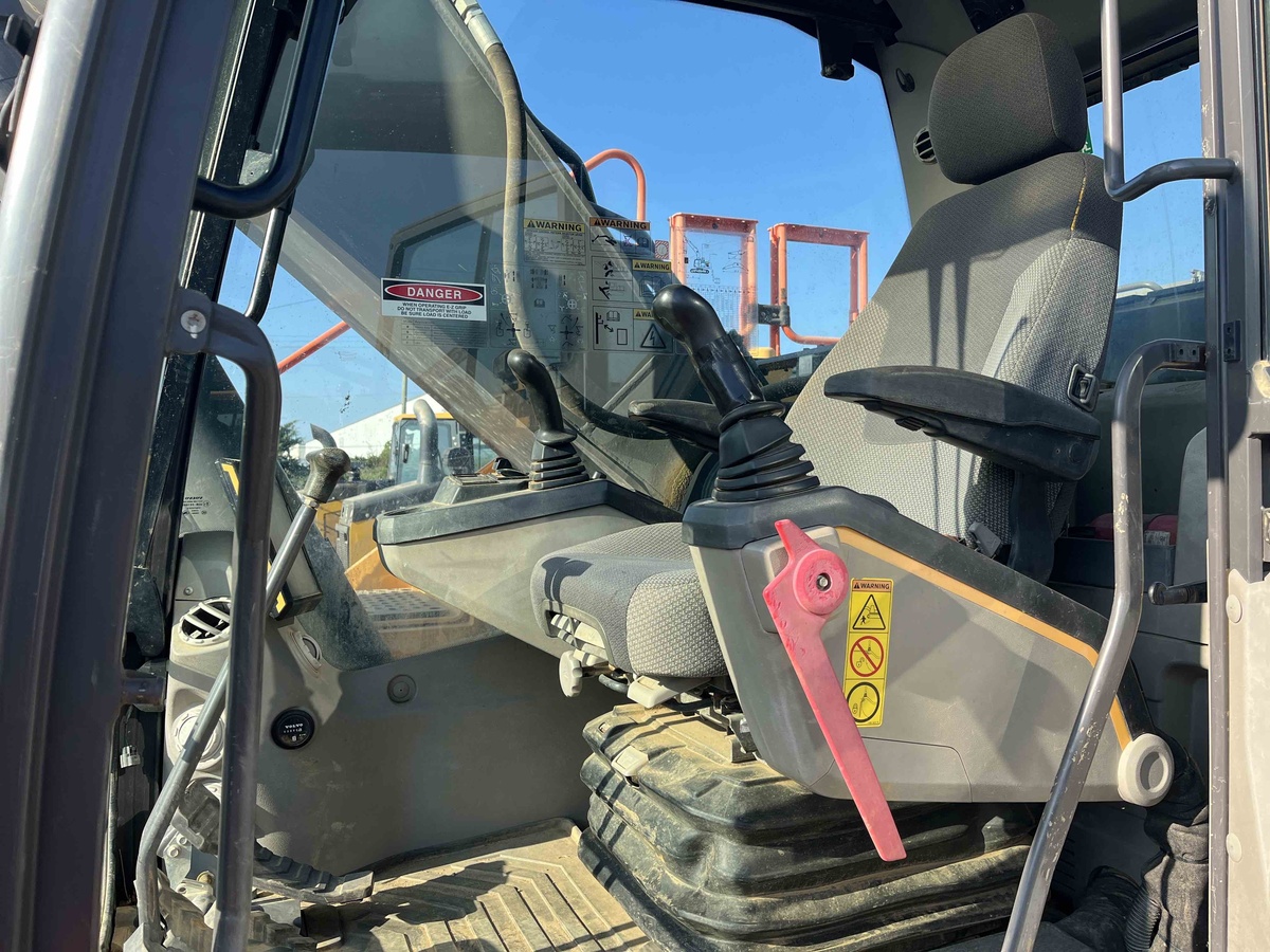 2019 Volvo EC300EL-6