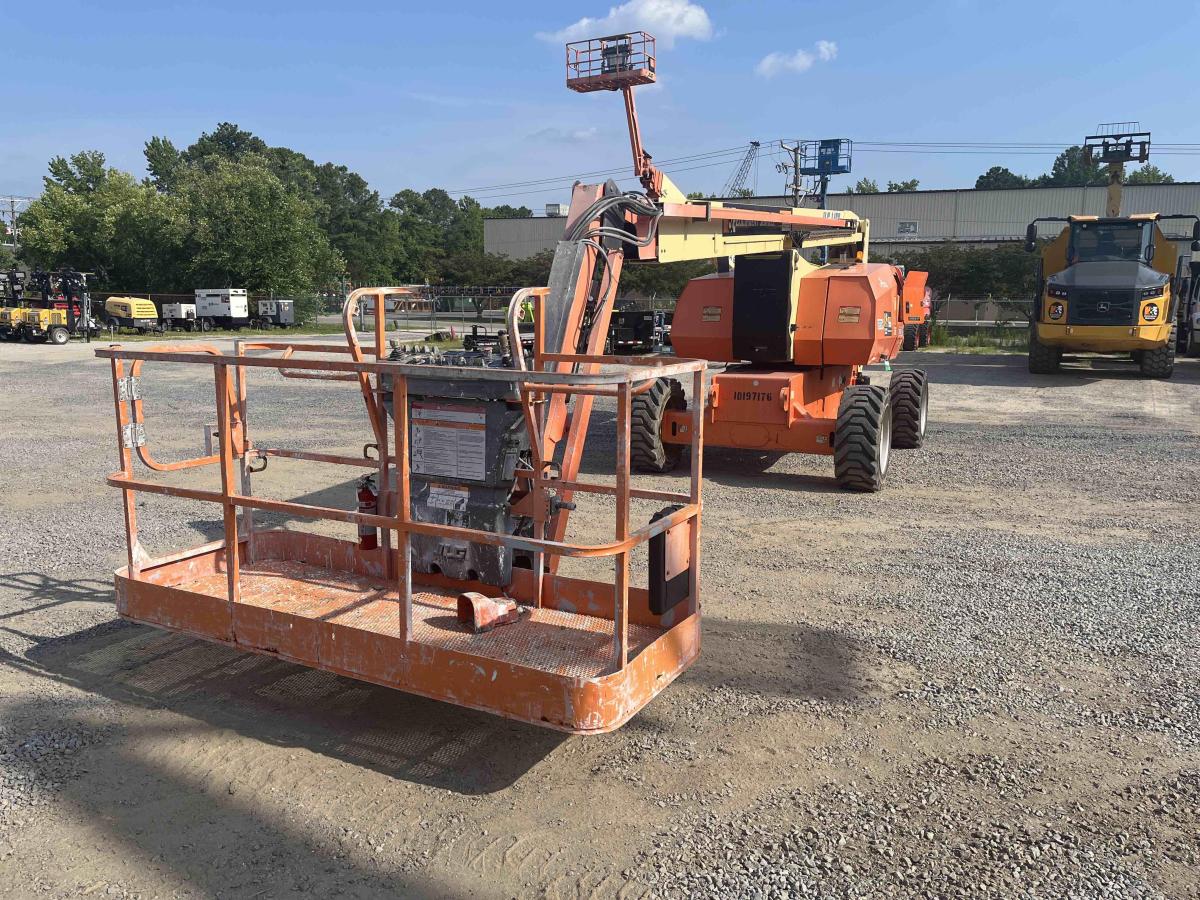 2016 JLG 800AJ-1