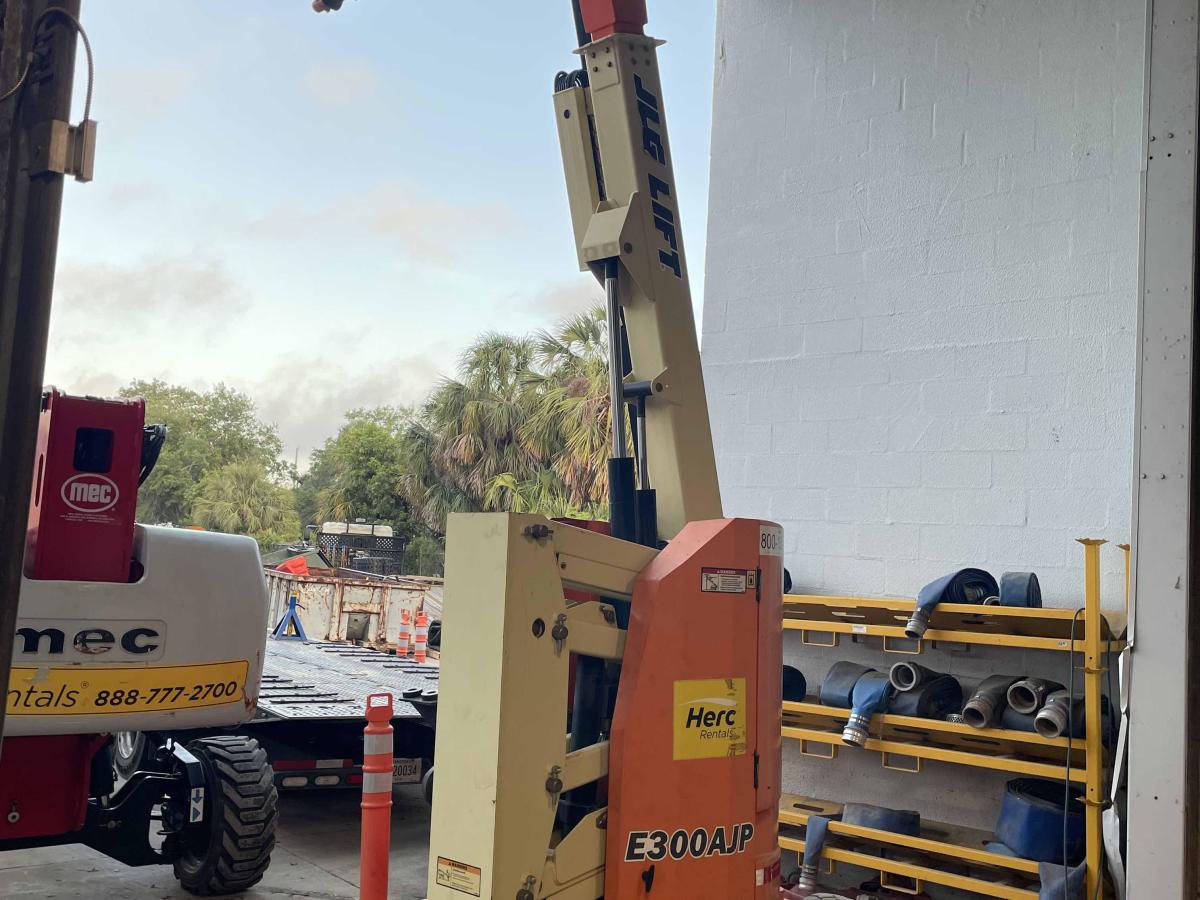 2016 JLG E300AJP