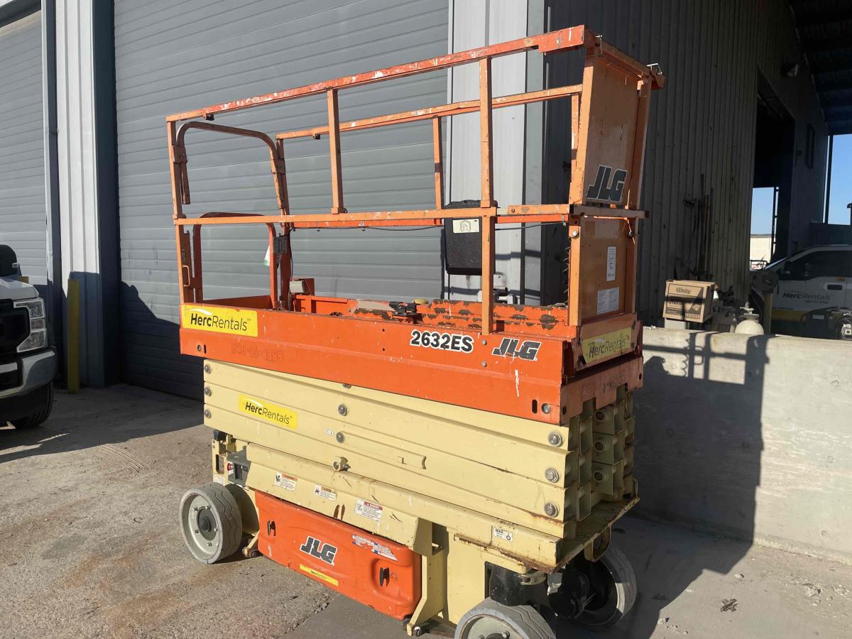 2017 JLG 2632ES