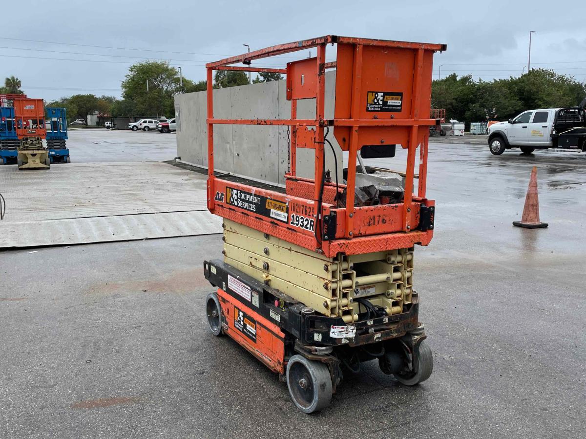 2017 JLG 1932R