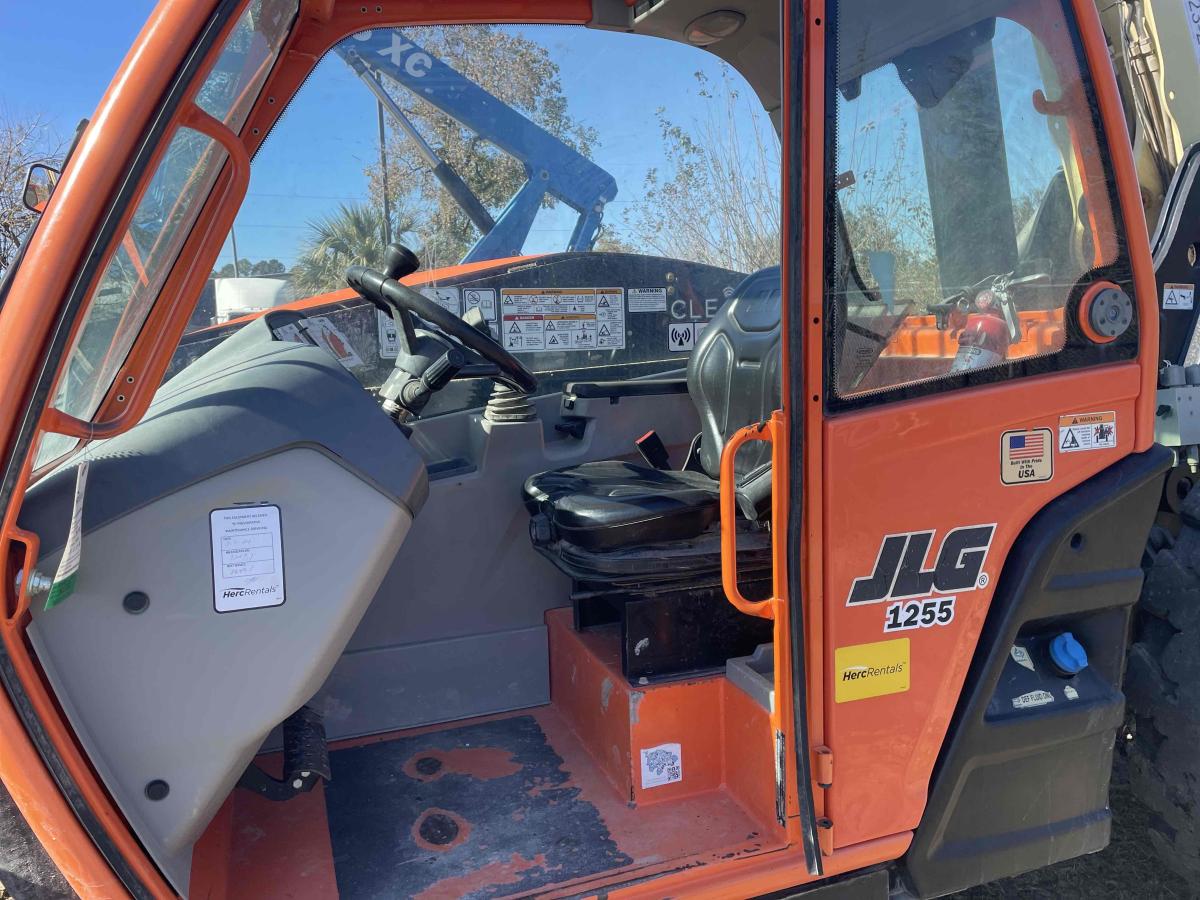 2018 JLG 1255