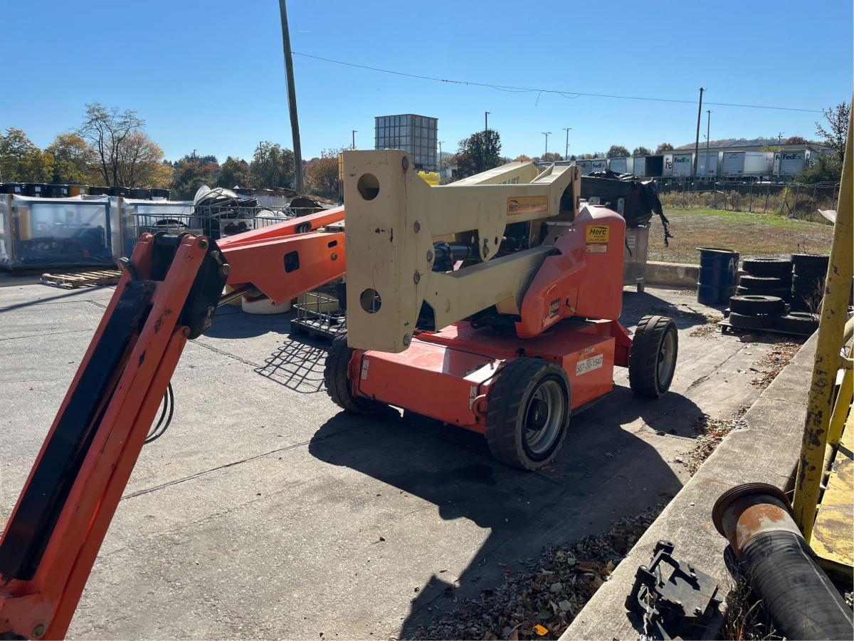 2015 JLG E450AJ