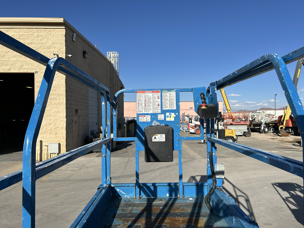 2017 Genie GS-3246-6