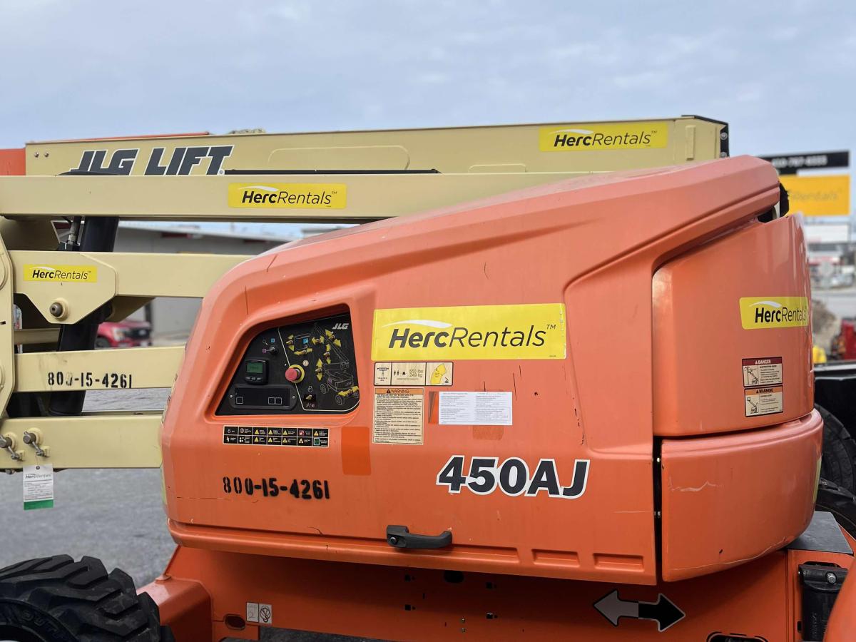 2017 JLG 450AJ