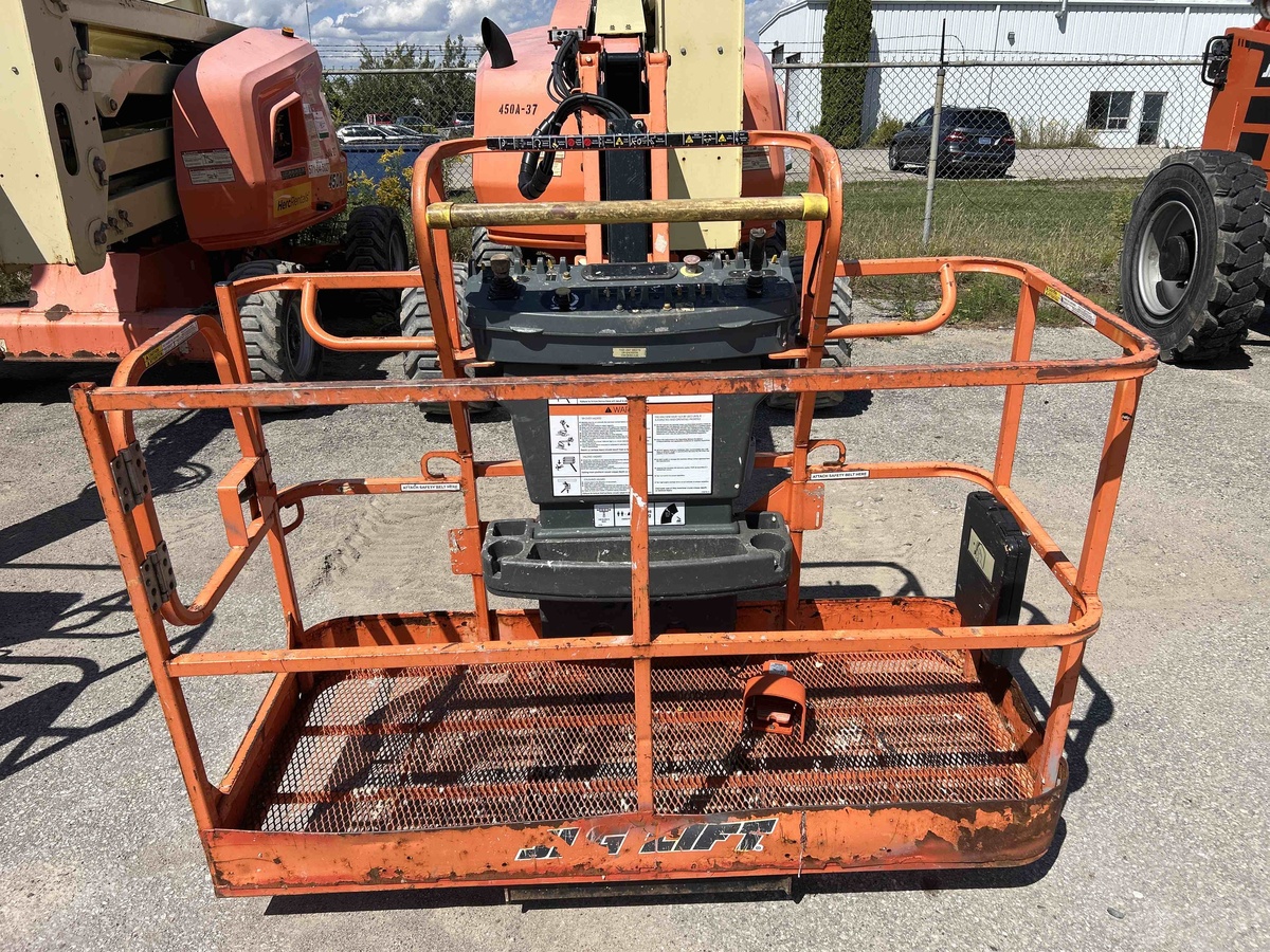 2017 JLG 450AJ-5