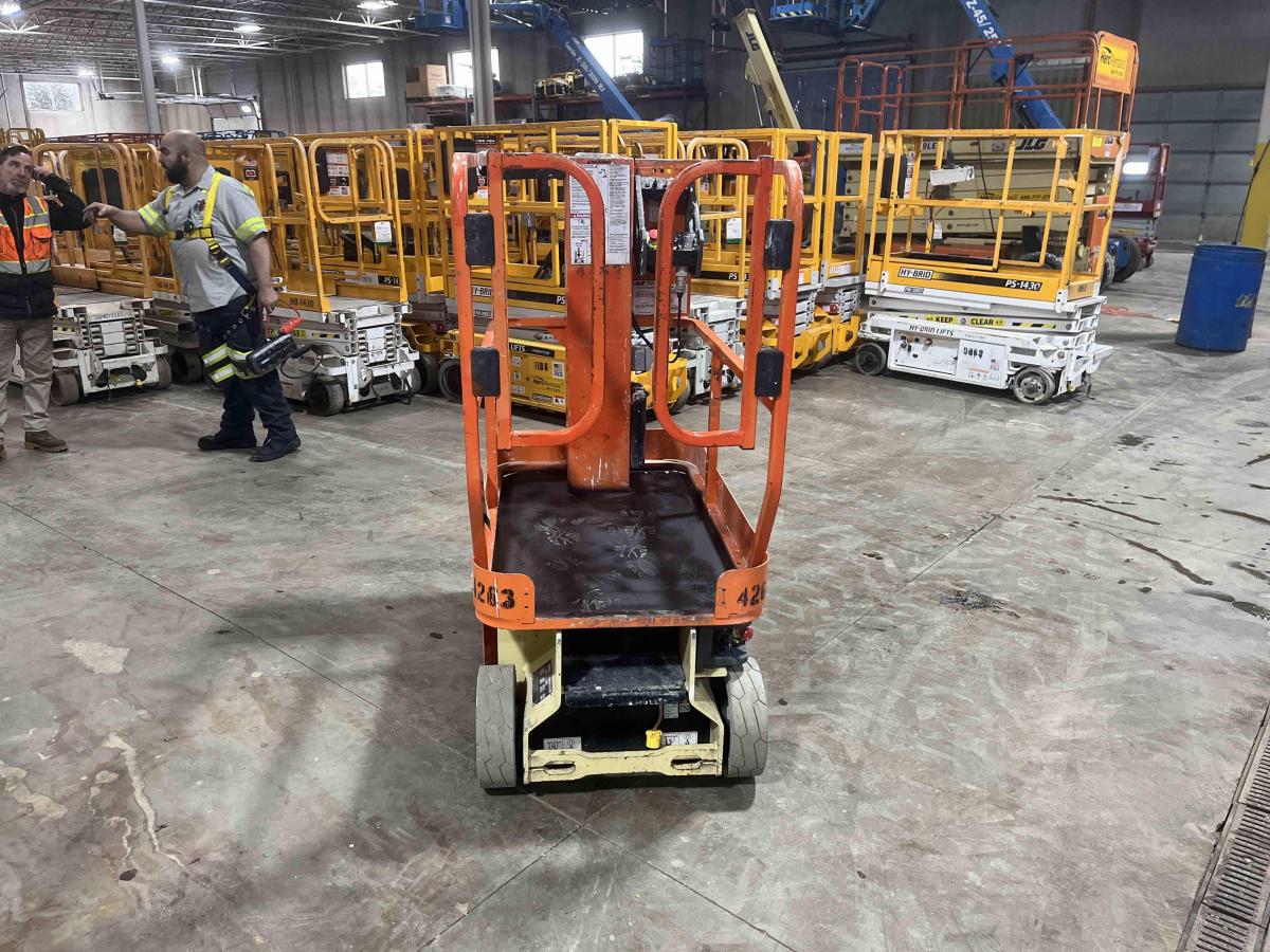 2014 JLG 1230ES