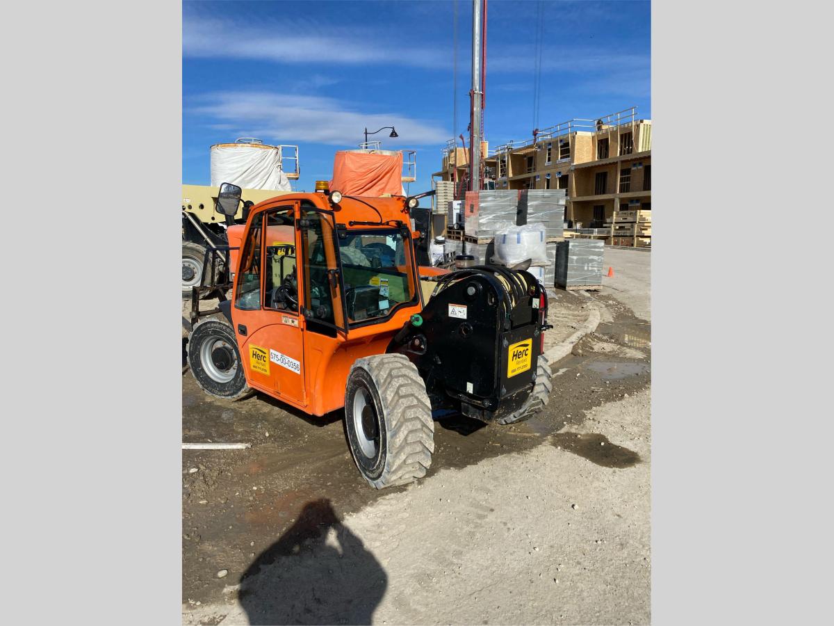2017 JLG G5-18A