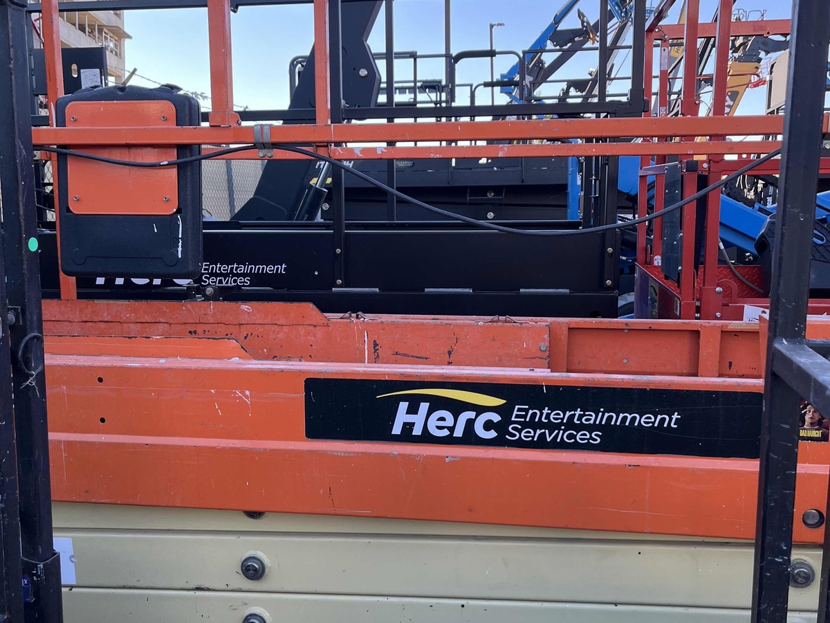 2017 JLG 2632ES