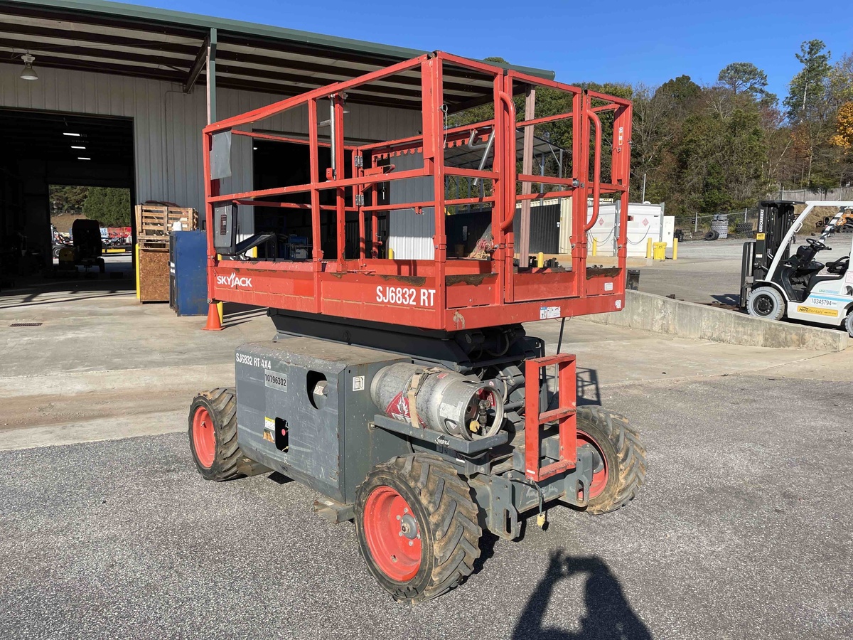 2016 Skyjack SJ-6832RT-2