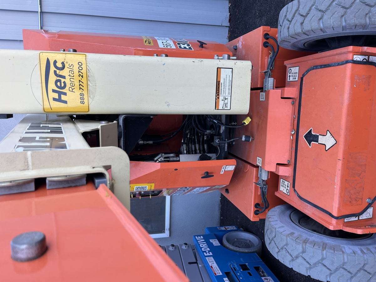 2015 JLG E300AJP-7